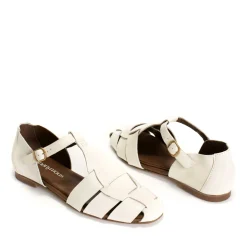 Lain flats