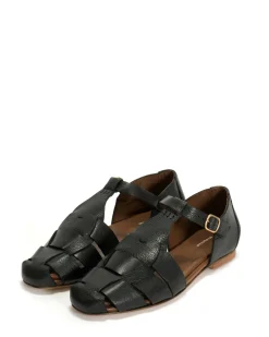 Lain flats